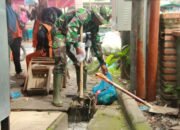 Jumat Bersih di Aceh Tamiang, Prajurit TNI dan Warga Menyatu dalam Kegiatan Gotong Royong
