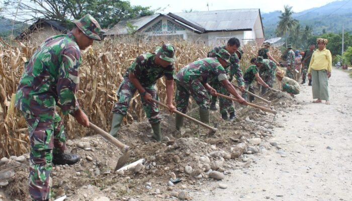 Pangdam IM Apresiasi Babinsa dan Warga Gotong Royong Pasang Pipa Air Bersih