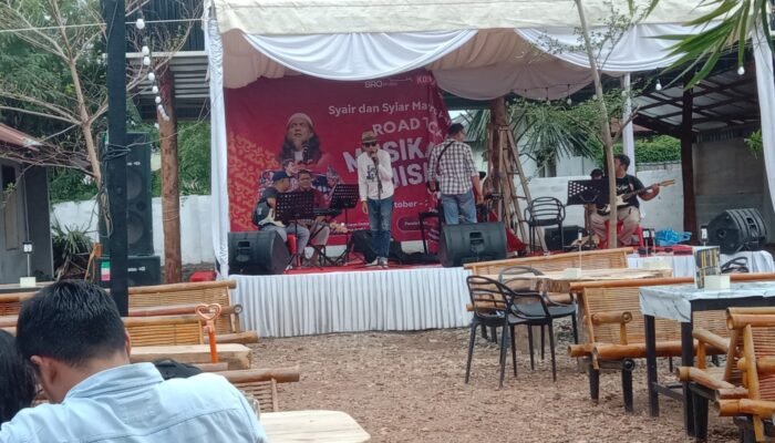 KOSMA Gelar Pertunjukan Seni Sastra dan Musik di SMEA Premium Kopi Ulee Lheue