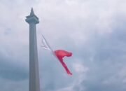 Viral! Merah Putih Robek di Monas Saat Gladi HUT ke-80 TNI