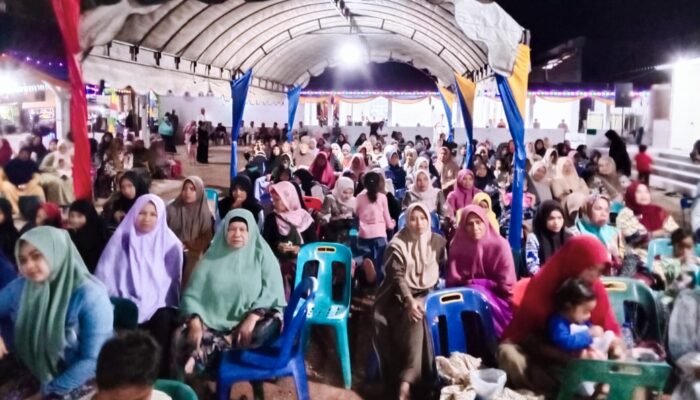 Ratusan Warga Larut dalam Ceramah Maulid Ustad Umar Ismail di Gampong Leu Ue