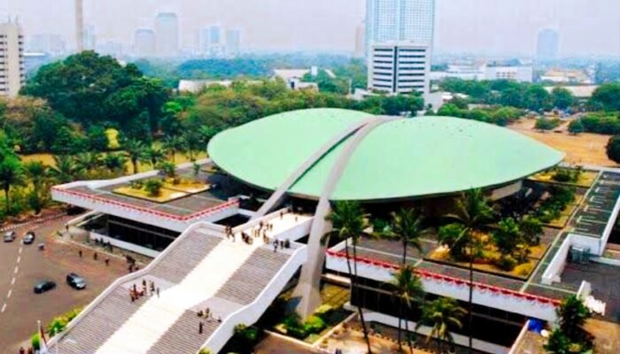 Pensiun DPR Jadi Sorotan: 45 Tahun Rakyat Menanggung Beban