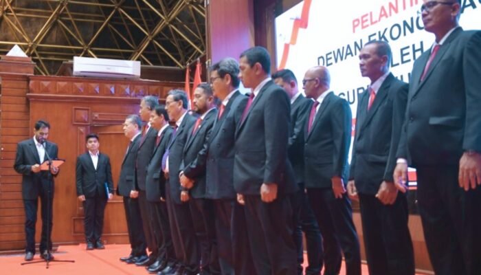 Gubernur Aceh Lantik Sejumlah Pakar Ekonomi Menjadi Dewan Ekonomi Aceh