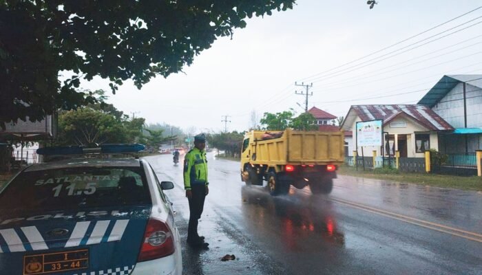 Satlantas Polres Aceh Jaya Gencarkan Patroli, Waspadai Hujan Lebat dan Genangan Air di Jalan Raya
