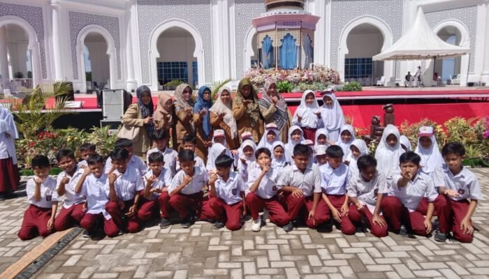 Guru SDN 4 Meureudu Ajak Murid Kunjungi Arena MTQ