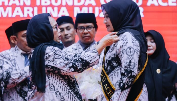 Kak Na Dikukuhkan Jadi Ibunda Guru Aceh