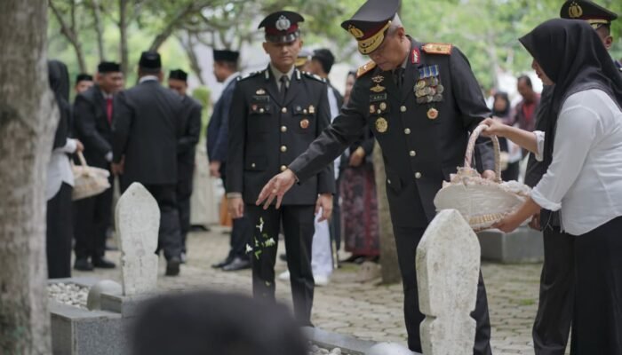Wakapolda Aceh Ikuti Upacara Ziarah Nasional Hari Pahlawan di TMP Banda Aceh