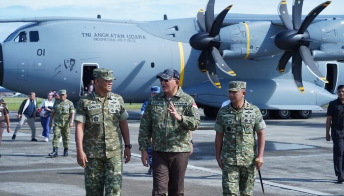 Pangdam Iskandar Muda Sambut Menteri Pertahanan RI di Aceh