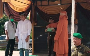 Kejari Aceh Tamiang Cambuk 10 Pelaku Terlibat Judi Online