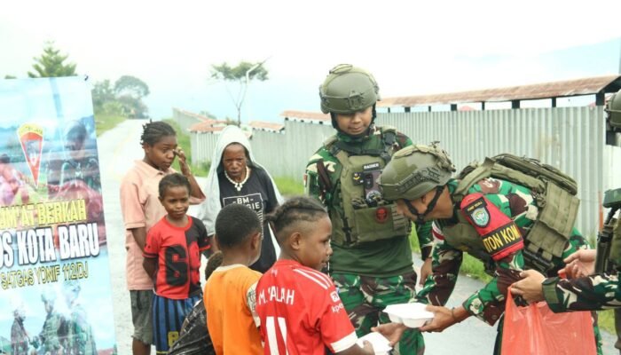 Bhakti TNI: Yonif 112/DJ Berbagi Makanan Bergizi untuk Warga Puncak Jaya