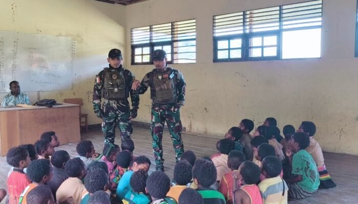 Anak Papua Ceria Belajar Bersama Prajurit TNI, Harapan Baru Tumbuh di Puncak Jaya