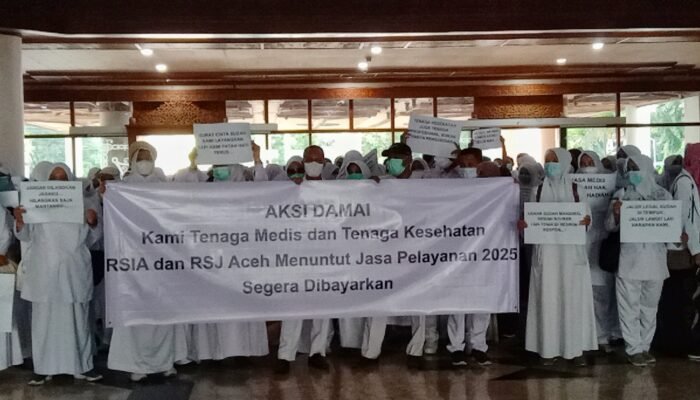 Tenaga Medis Aceh Duduki Kantor Gubernur, Tuntut Pembayaran Jasa Pelayanan 2025