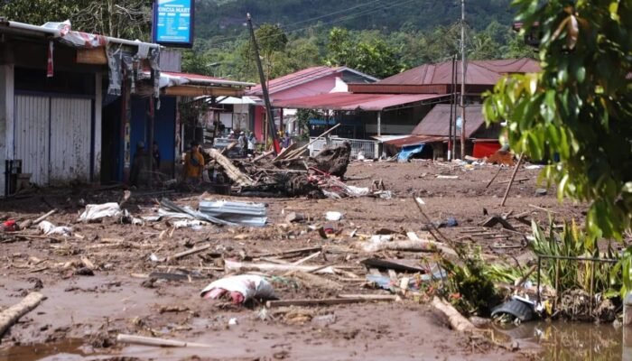 Akses Terputus, BNPB Kerahkan Helikopter dan Alat Berat Percepat Distribusi Bantuan di Sumbar