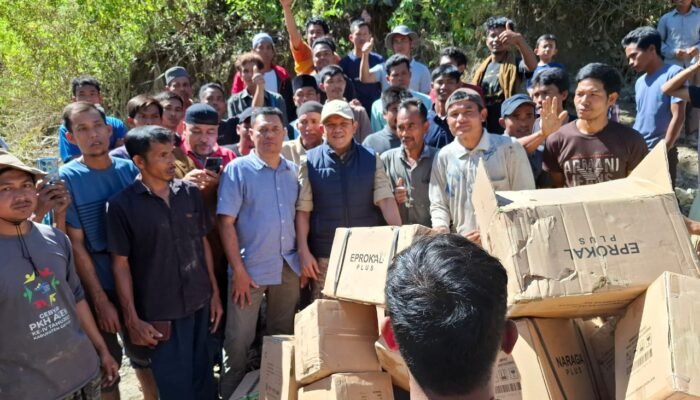 Wagub Aceh Terbang ke Gayo Lues Salurkan Bantuan via Udara