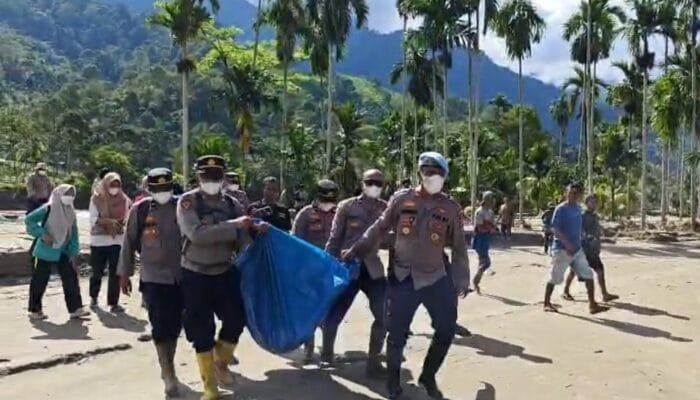 Polres Aceh Tenggara Lakukan Evakuasi Jenazah Korban Bencana di Sungai Alas