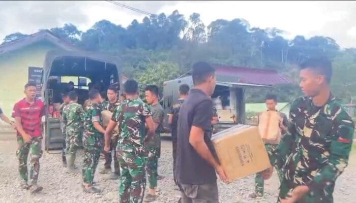 TNI AD Salurkan Bantuan ke Enam Desa Terisolir di Aceh Tengah
