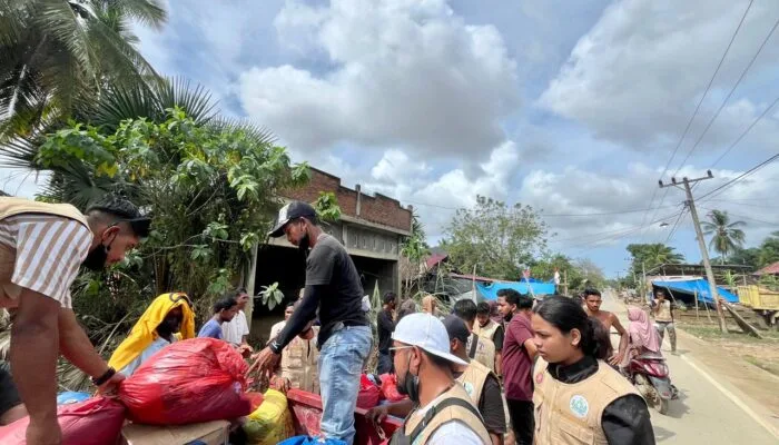 Pemuda Julok Tunong Datangi Posko Pengungsian Bawa Bantuan, Warga Aceh Timur Butuh Air Bersih