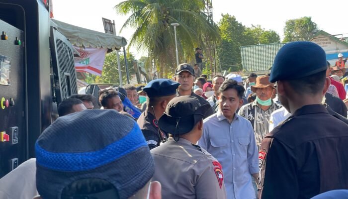 Kapolda Aceh Dampingi Wapres Gibran Tinjau Lokasi Banjir Bandang di Pidie Jaya