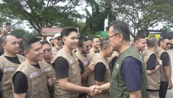 100 Relawan Tambahan BSI Diberangkatkan ke Aceh untuk Percepat Pemulihan Pascabencana