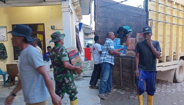 TNI Gotong Royong Pulihkan Aceh Tamiang Pasca Banjir
