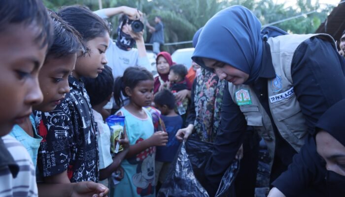 Marlina Usman Antar Bantuan hingga Pelosok Aceh Timur