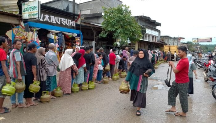 LPG 3 Kg Langka di Indra Makmu, Warga Desak Pertamina dan Pemkab Aceh Timur Awasi Pangkalan Nakal
