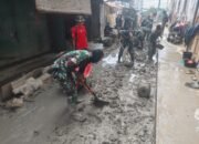 Prajurit Kodam Iskandar Muda Bersihkan Pasar Kuala Simpang, Dorong Kebangkitan Ekonomi Pasca Banjir