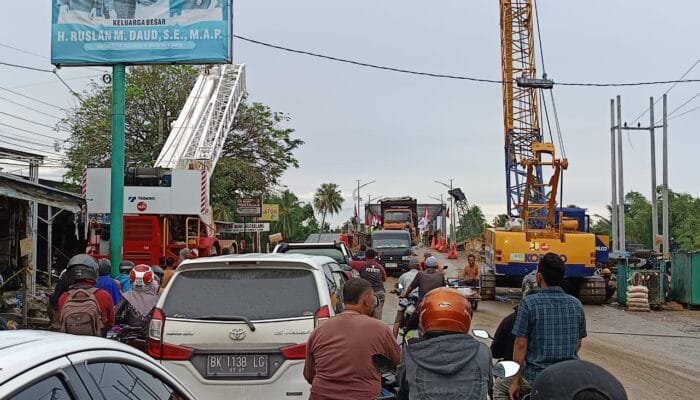 Jembatan Darurat Krueng Tingkeum Resmi Dibuka, Berlaku Sistem Buka-Tutup Setiap Satu Jam