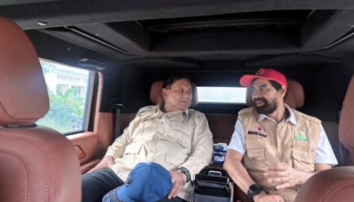 Mualem Dampingi Presiden Prabowo Tinjau Jembatan Bailey Teupin Mane dan Pos Pengungsian di Bireuen