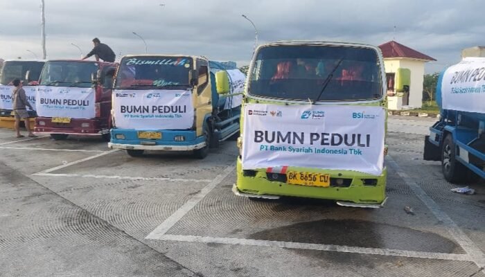 BSI Aceh Salurkan 25 Tangki Air Bersih untuk Korban Banjir