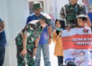 TNI AD Salurkan Bantuan Pendidikan untuk Anak-anak Korban Banjir di Bireuen