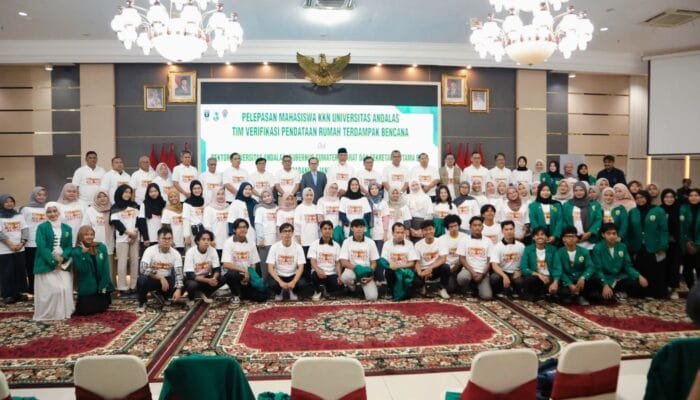 Ratusan Mahasiswa Universitas Andalas Dukung Proses Verifikasi Rumah Rusak di Sumbar