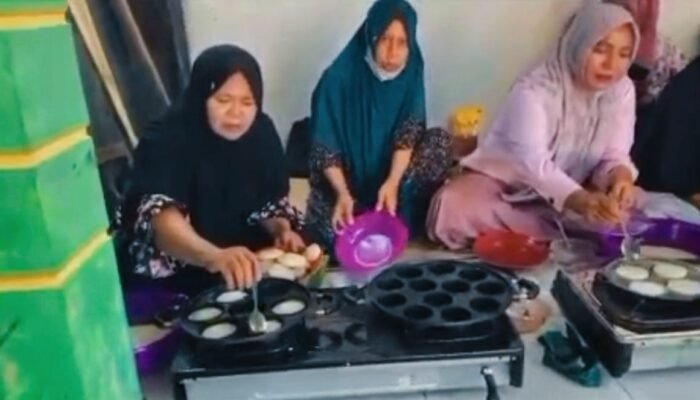 Warga Gampong Lamreung Lestarikan Tradisi Toet Apam