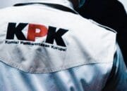 KPK Geledah Rumah Bupati Terkait Dugaan Korupsi, Temukan Tumpukan Uang