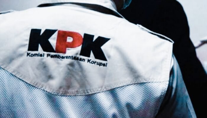 KPK Geledah Rumah Bupati Terkait Dugaan Korupsi, Temukan Tumpukan Uang