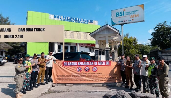 Satpol PP dan WH Aceh Besar Tertibkan Pedagang di Sekitar MPP