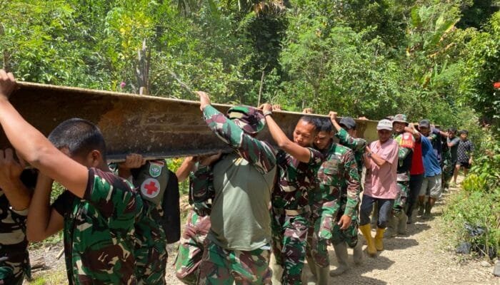 Prajurit TNI Masih Gotong Royong Pemulihan Pascabencana di Aceh Tengah