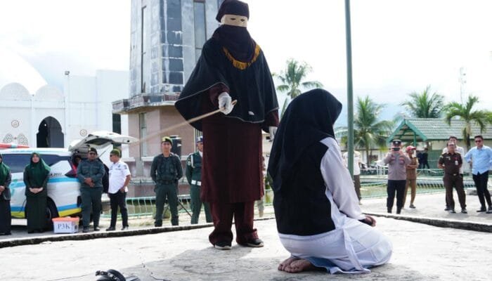 Tujuh Pelaku Pesta Miras dan Seks di Aceh Besar Jalani Hukuman Cambuk