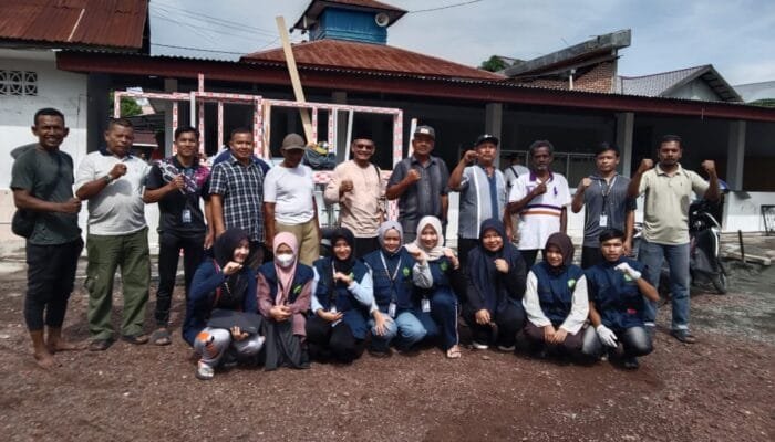 Mahasiswa KKN Universitas Abulyatama Aceh Bersama Warga Gampong Leu Ue Gotong Royong Sambut Ramadan