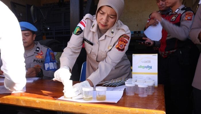 Cegah Penyalahgunaan Narkoba, Personel Polresta Banda Aceh Dites Urine Secara Acak