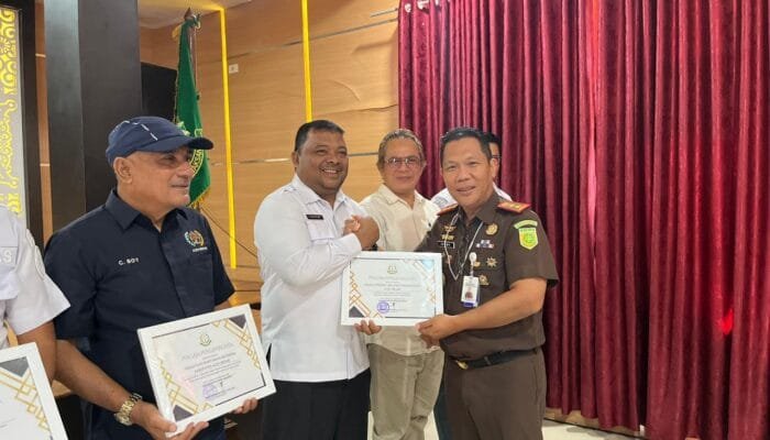 PWI Aceh Besar Terima Penghargaan Kejari