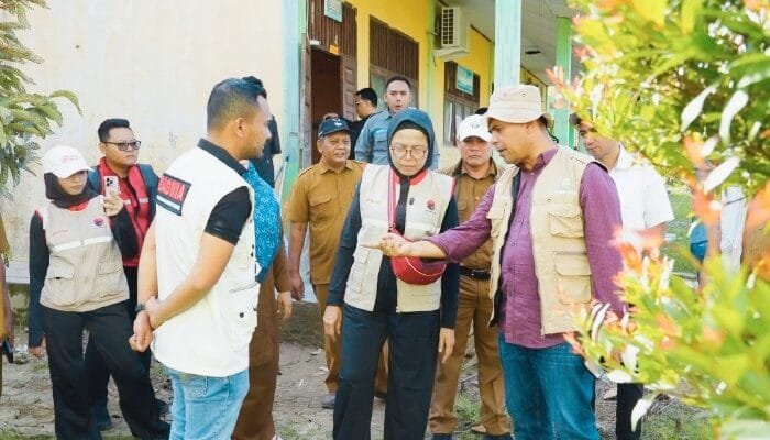 Kadisdik Aceh Dampingi Komisi X DPR RI Kunjungi Sekolah Pascabanjir