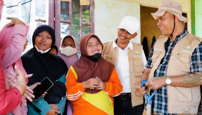 Disdik Aceh Pulihkan Sarana Belajar, Ribuan Meja dan Kursi Siswa Diperbaiki