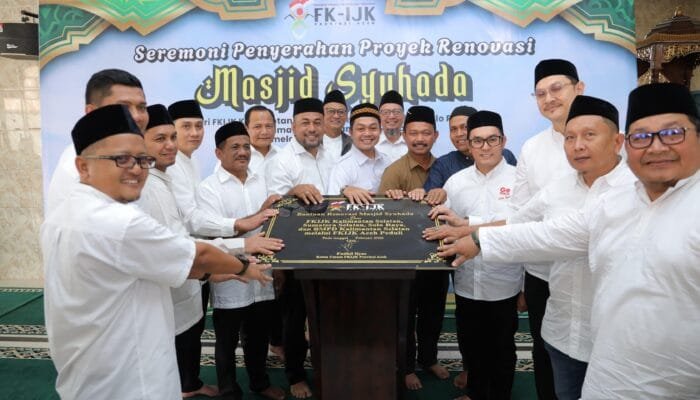 FKIJK Aceh Perkuat Kepedulian Sosial Melalui Renovasi Masjid Syuhada Kuala Simpang