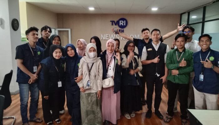 Mahasiswa KKN Unaya di Gampong Leu Ue Kunjungi Studio TVRI Aceh, Pelajari Langsung Dunia Broadcasting