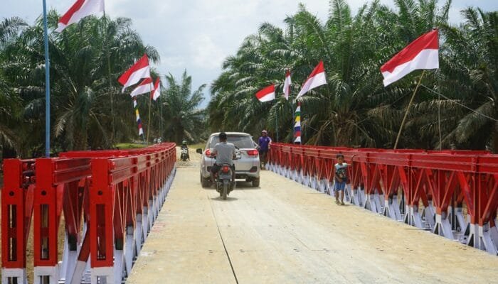 KASAD Maruli Sebut Pembangunan Jembatan Bailey Bukti Hadirnya Negara
