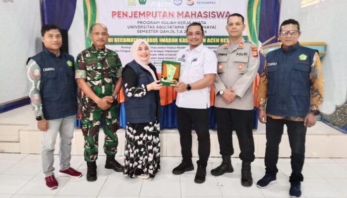 Camat Darul Imarah Melepas Kepulangan 610 Mahasiswa KKN Abulyatama Aceh Besar