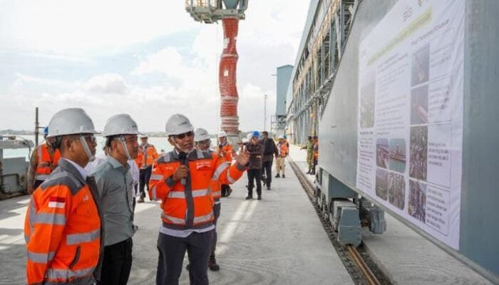 Wapres Gibran Tinjau Pengembangan Fasilitas Ekspor Pabrik Solusi Bangun Indonesia di Tuban