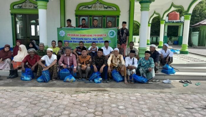 Jelang Idul Fitri, Baitul Mal Gampong Sawang II Salurkan Paket Sembako untuk Fakir Miskin