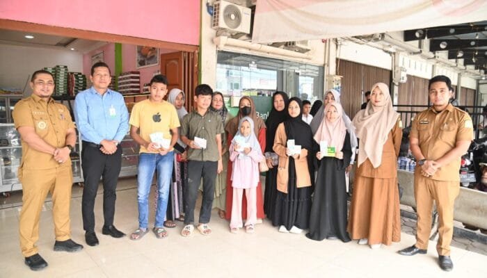 Pemkab Aceh Besar Salurkan Uang Jajan untuk Anak Yatim